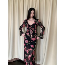 批发浪漫印花<b class='q'>雪纺</b><b class='q'>套装</b>春夏款气质玫瑰度假风系带V领上衣半裙