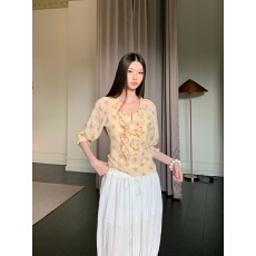 批发淡黄色碎花针织<b class='q'>假两件</b>中袖衬衫修身上衣女V领小衫