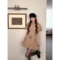 批发【唐艺昕<b class='q'>同款</b>】千金双排扣收腰修身挂脖<b class='q'>连衣裙</b>&披肩斗篷