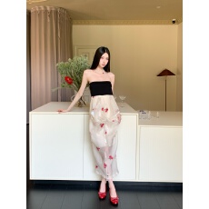 批发花朵<b class='q'>刺绣</b>抹胸连衣裙女拼接修身显瘦裹胸裙