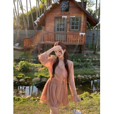 批发实拍实价    法式温柔风气质感系带V领连衣裙木耳边花苞<b class='q'>短裙</b>