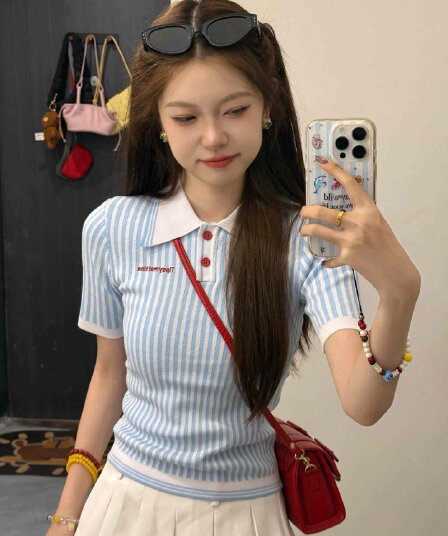 miu 부서 착용 가져 가라. POLO 칼라 스트라이프 긍정적 인 어깨 반팔 니트 스웨터 티셔츠 여성 2026 여름 새로운 디자인 센스 맨위