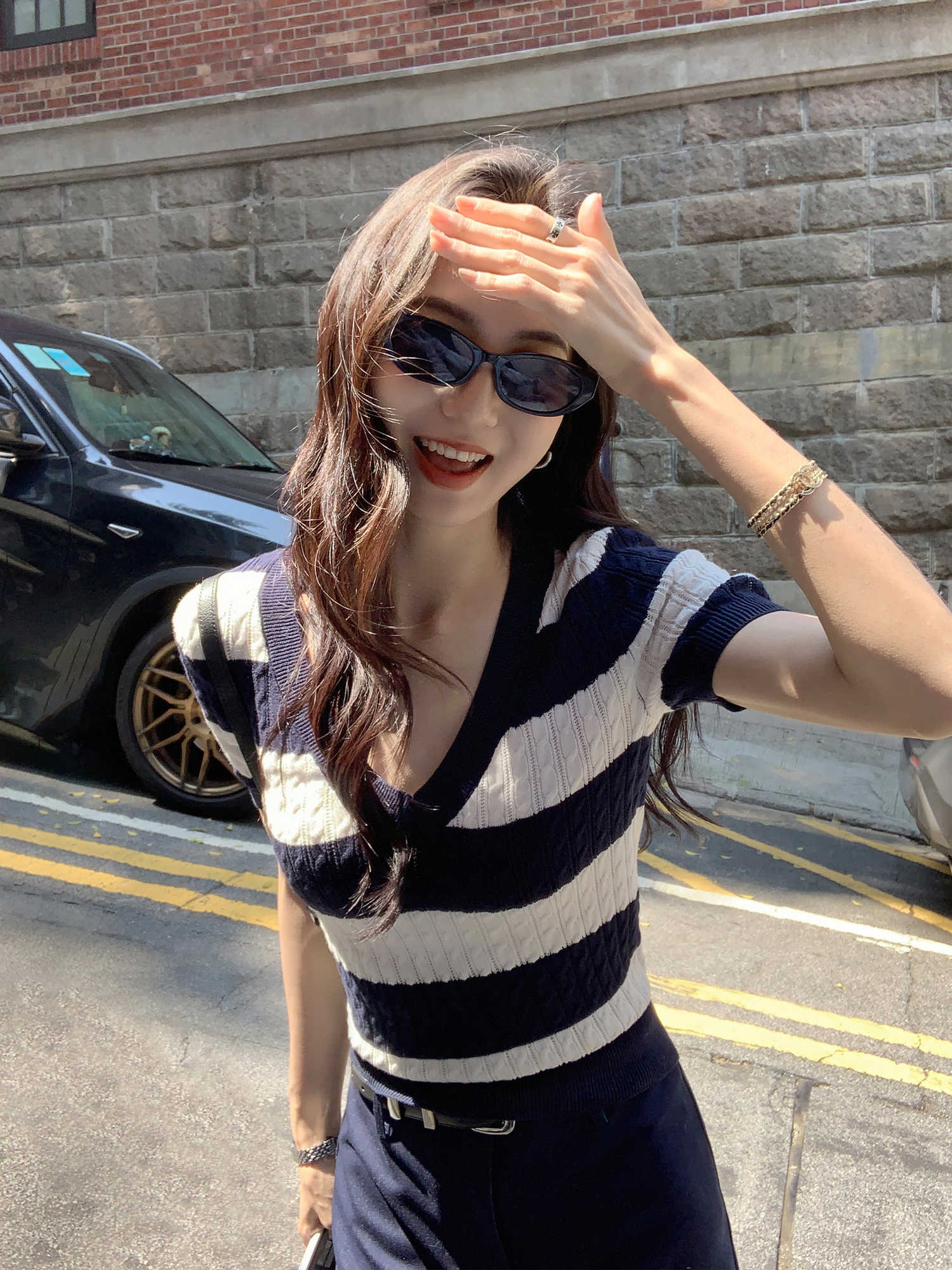 mulvan 오스트리아 시분할 스트라이프 V넥 풀오버 맨위 반팔 여성 여름 레트로 꽈배기 슬림해 보이는 스웨터
