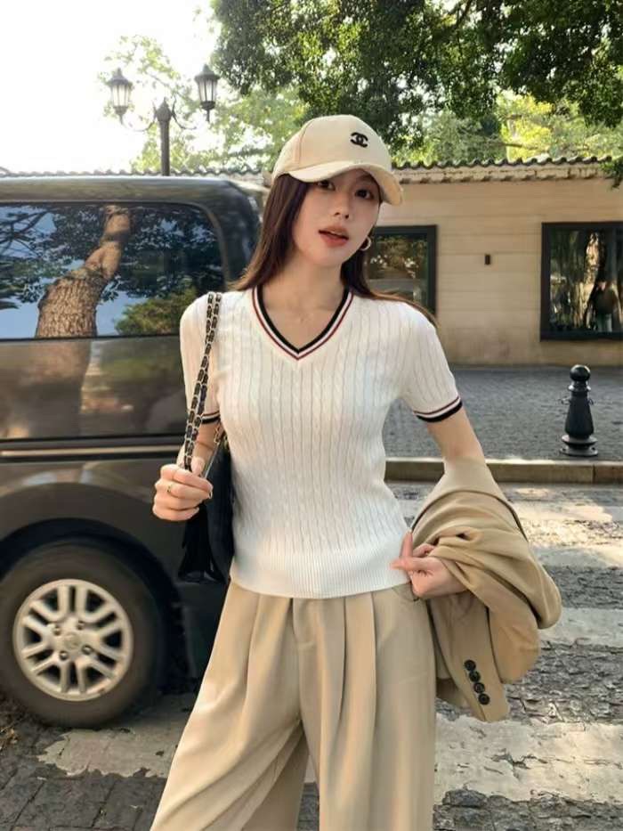 배색 측면 V넥 마 무늬 몸매 가꾸기 쇼트 스타일 긍정적 인 어깨 반팔 티셔츠 여성 여름 착용 가져 가라. 2026 슈퍼 화재 연령 감소 맨위