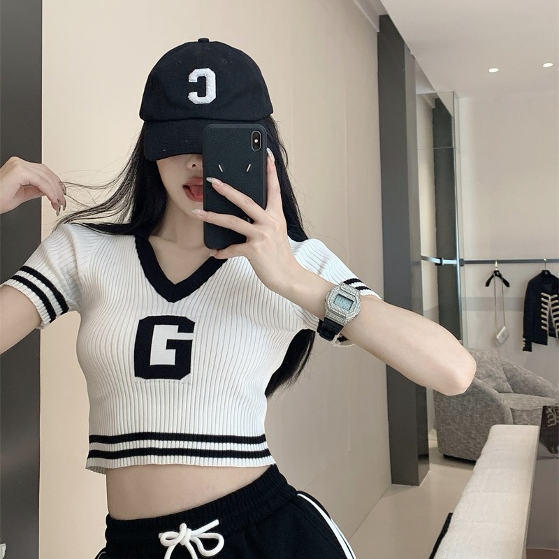 POLO 칼라 스트라이프 반팔 니트 스웨터 여성 2026 봄 여름 새로운 몸매 가꾸기 슬림해 보이는 쇼트 스타일 맨위 얼음 차가운 실크