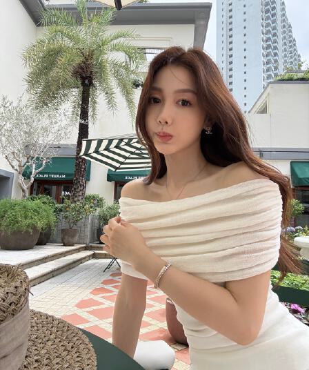 브 룩 스  품격 니트 다용도 오프숄더 주름 맨위 여성 순수한 욕망 바람 오프숄더 슬림해 보이는 몸매 가꾸기 맨위