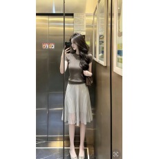 批发夏季女装洋气时髦气质穿搭灰色短袖T恤<b class='q'>上衣</b>百褶裙子针织两件套装