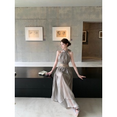 批发实拍实价挂脖连衣裙女高级感订婚<b class='q'>礼服</b><b class='q'>敬酒</b>服气质重工镶钻生日裙子