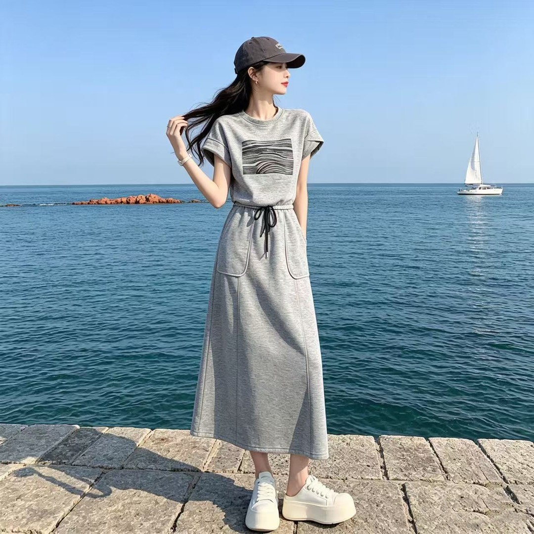 캐주얼 패션 세트 드레스 여성 여름 2026 새로운 슬림해 보이는 외국 가스 미니멀리즘 회색 반팔 반신 스커트 투피스 세트