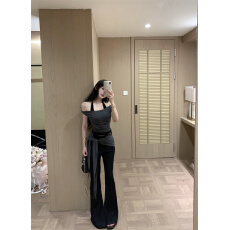 批发实拍实价  2026年辣妹露肩挂脖叠穿上衣+<b class='q'>修身</b>显瘦喇叭<b class='q'>裤</b>