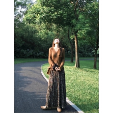 批发2026早秋搭配一整套韩系氛围感穿搭复古棕色针织开衫半身裙两件套