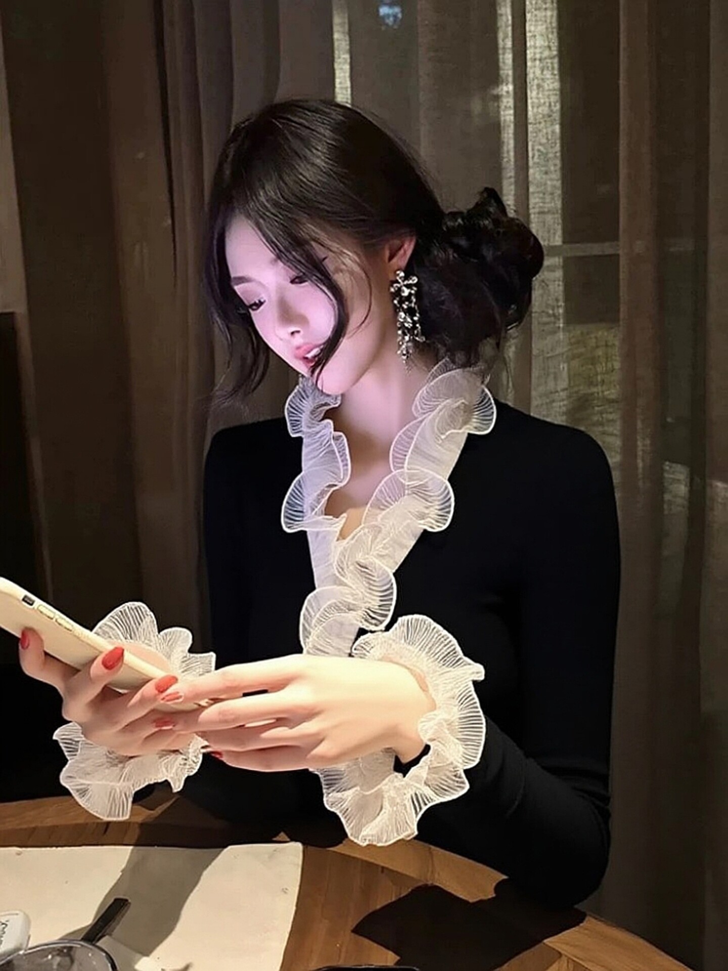 검정색 V넥 프릴 패치워크 긴팔 티셔츠 여성 가을 겨울 빅 사이즈 지방 mm 아름다운 품격 인사이드 가져 가라. 기본 셔츠 맨위