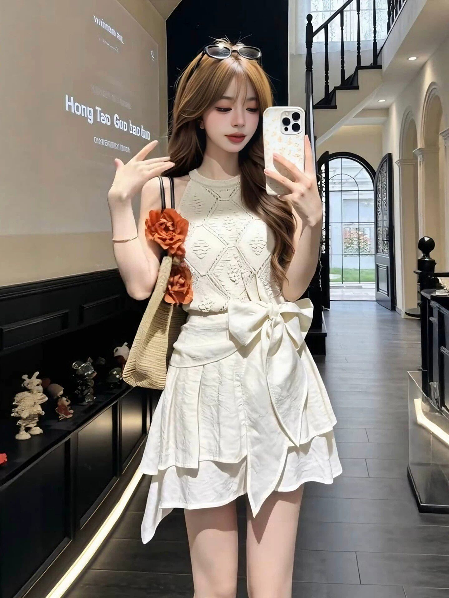 프랑스식 달콤함 홀로우 아웃 행침 목 민소매 조끼 맨위 하이웨이스트 슬림해 보이는 불규칙 미니 스커트 여름 아름다운 작은 세트