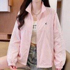 批发实拍<b class='q'>甜美</b>风防晒开衫短款立领字母a刺绣蕾丝拼接袖休闲外搭外套