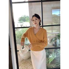 批发法式复古气质百搭显瘦V领长袖针织毛衣女收腰短款套头上衣打底衫