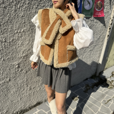 批发现 Korea 复古麂皮绒仿羊羔毛加厚外搭背心马甲~配围脖~正反两穿