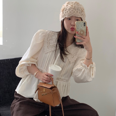 批发KOREA 温柔复古风蕾丝领拼接褶皱花苞袖芭蕾荷叶边衣摆长袖<b class='q'>衬衫</b>