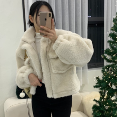 批发韩系氛围感大口袋百搭保暖毛茸茸<b class='q'>外套</b>