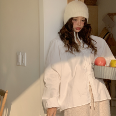 批发有货 KOREA 法式浪漫蕾丝点缀V领灯笼袖宽松百搭别致<b class='q'>长袖</b>衬衫上衣