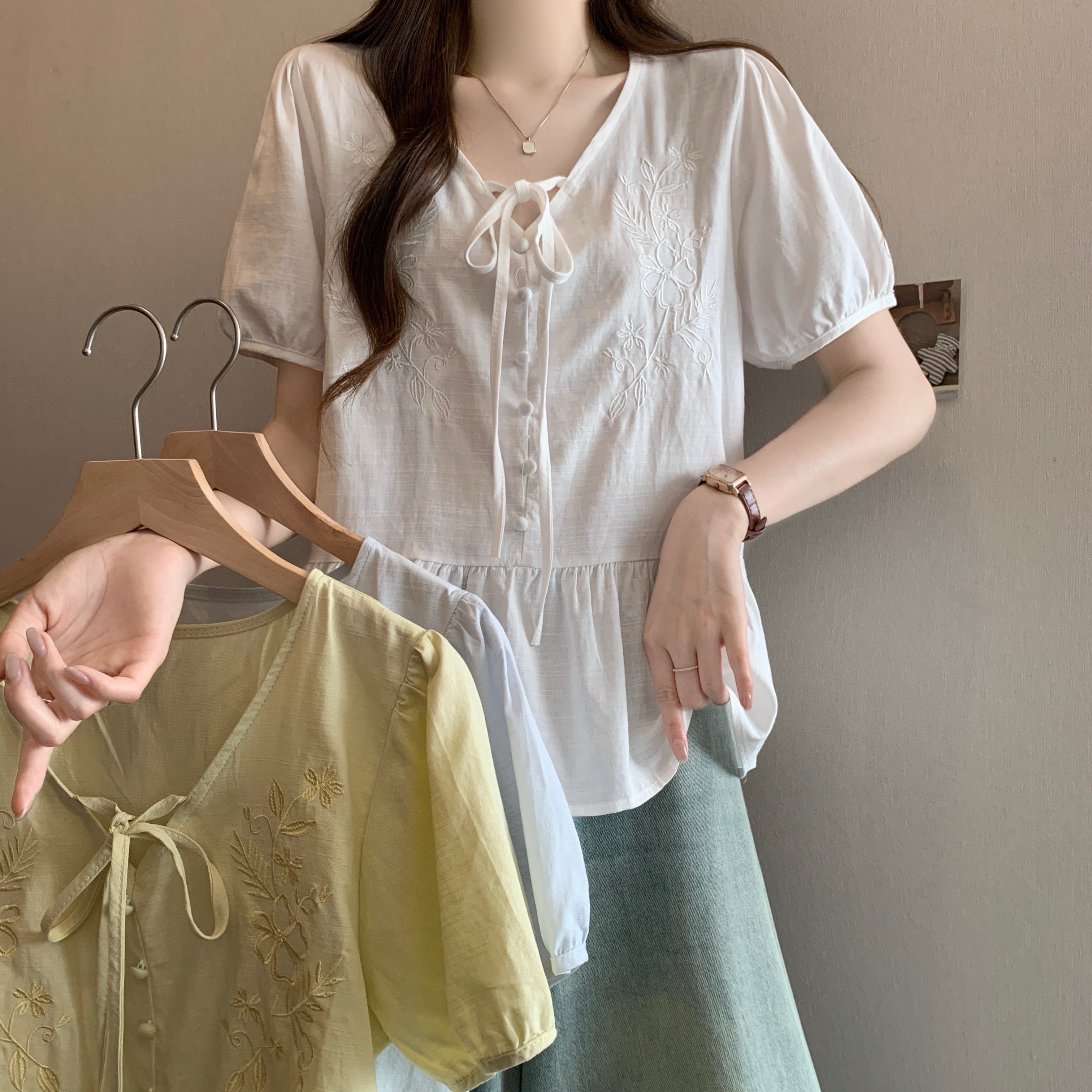 실사 한 부서 자수 빅 사이즈 여성 셔츠 여름 새로운 칼라 사소한 아름다운 V넥 레이스업 허리 수축 슬림해 보이는 작은 셔츠