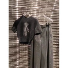 批发一线<b class='q'>品牌</b><b class='q'>折扣</b>捡漏水钻小熊烫钻短款圆领针织上衣高腰阔腿裤套装