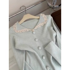 批发法式温柔风娃娃领<b class='q'>蕾丝</b>边针织开衫女2025秋季甜美风单排扣减龄毛衣