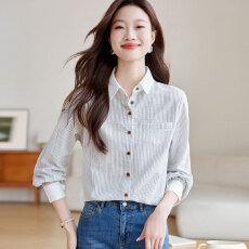 批发实拍2026春装新款复古<b class='q'>条纹</b>休闲<b class='q'>衬衫</b>女宽松职业通勤欧货上衣