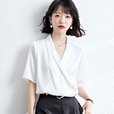 批发白色V领缎面<b class='q'>衬衫</b>女2026春装新款夏季宽松法式高级感欧货上衣