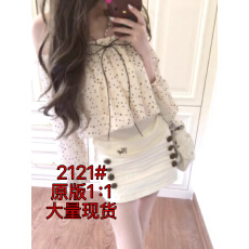 批发2026超火夏装一整套波点一字肩<b class='q'>雪纺</b>衬衫女设计感纽扣白色<b class='q'>裙裤</b>套装