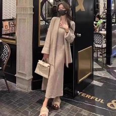 批发<b class='q'>欧洲站</b>秋冬2025年新款高级感时尚慵懒风长款针织<b class='q'>连衣裙</b>子两件套装
