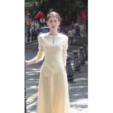 批发法式气质温柔风针织连衣裙子女<b class='q'>秋</b>冬季2025新款小个子斜肩套装长裙