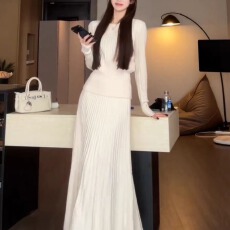 批发新款大方得体针织长袖连衣裙子女秋冬季内搭毛衣套装收腰长裙