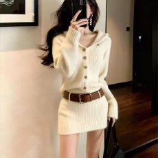 批发秋冬巨好看的法式红色翻领针织包臀<b class='q'>连衣裙女</b>2025新款高级感毛衣裙