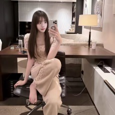 批发贵气老钱风米色绞花针织打底衫直筒长裤<b class='q'>套装</b>