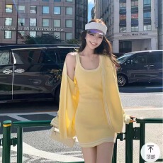 批发早<b class='q'>春</b>韩系chic穿搭小个子洋气俏皮减龄黄色针织开衫吊带连衣裙套装