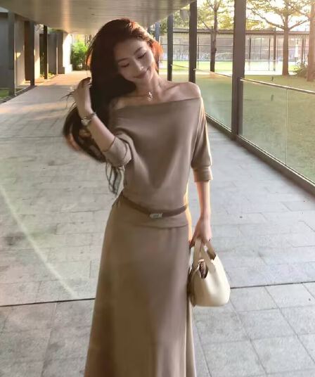 빛 요리 한 연인 보트넥 비스듬한 어깨 니트 반소매 티셔츠 맨위 여성 한 마디 반신 치마 세트