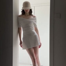 批发夏日小白花 针织套装女<b class='q'>春</b>夏季一字肩上衣百褶裙两件套