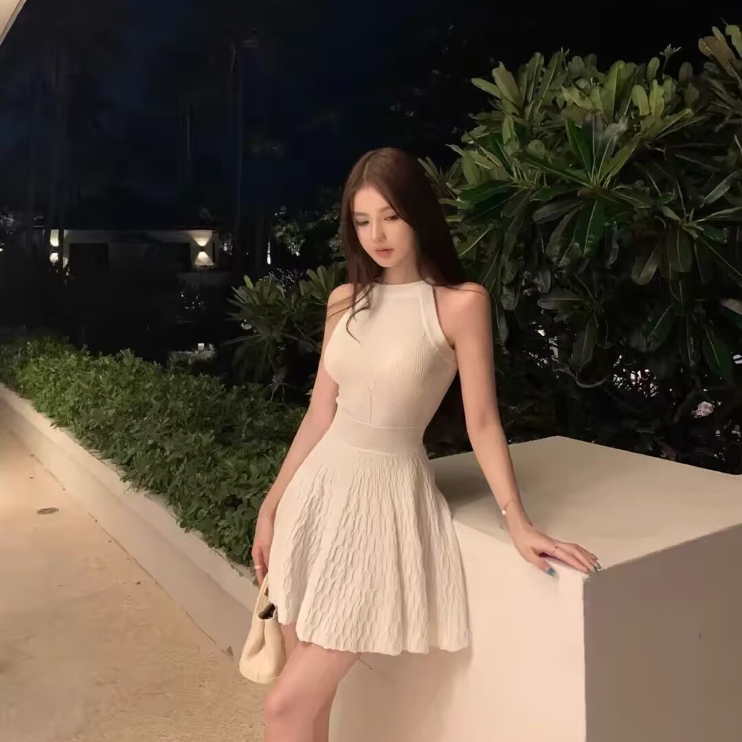 순수한 흰색 사랑 행침 목 니트 여성 드레스 봄 여름 품격 고급 센스 몸매 가꾸기 허리 수축 치마