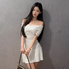 批发一字肩针织套装女<b class='q'>春</b>夏季收腰显瘦短款上衣百褶半身裙两件套