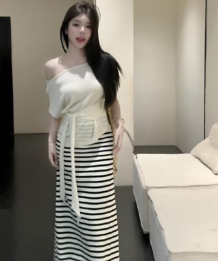 026 새로운 여름 한 부서 미니멀리즘 느긋한 바람 맨위 경기 스트라이프 반신 스커트 슬림해 보이는 다용도 세트