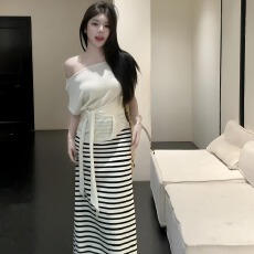 批发026新款<b class='q'>夏</b>季韩系简约慵懒风上衣配条纹半身裙显瘦百搭套装