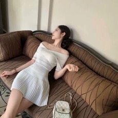 批发夏日小白花 针织套装女<b class='q'>春</b>夏季一字肩上衣+百褶裙两件套