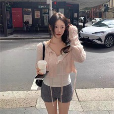 批发韩国ins女装秋季新款温柔显白<b class='q'>婴儿</b>粉短款系带开襟衫