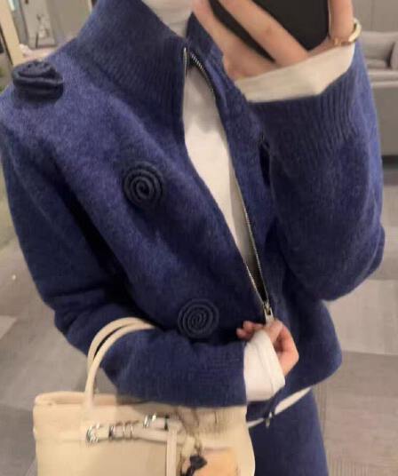 전체 집합 ootd 착용 가져 가라. 세트 여성 2026 새로운 파란색 3 차원 꽃 니트 오픈 가디건 캐주얼 바지 투피스 세트