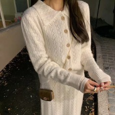 批发法式复古米白色镂空针织套装女<b class='q'>冬</b>季慵懒软糯毛衣开衫半身裙两件套