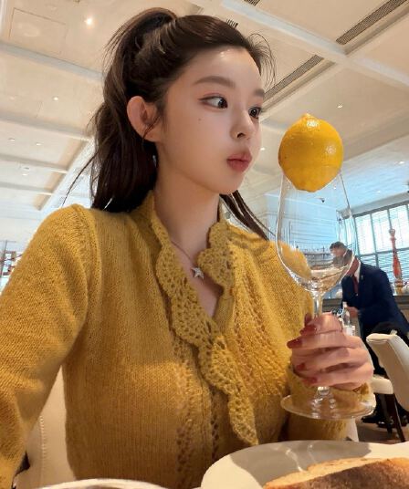안녕하세요. 팬 팬 달콤한 치즈 무거운 작업 홀로우 아웃 수공 자수 우는 소리 센스 니트 오픈 가디건 여성 봄 스웨터 인사이드 잡아라. 의류