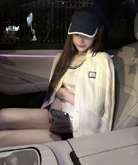 26 가을 새로운 알파벳 자수 수직 구덩이 스트라이프 니트 스웨터 오픈 가디건 순수한 욕망 바람 연령 감소 다용도 재킷 맨위 여성