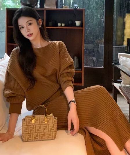 양모 부드러운 찹쌀 고급 질감 하나 슬라이스 불규칙 슈퍼 발 재료 맨위 반 스커트 세트