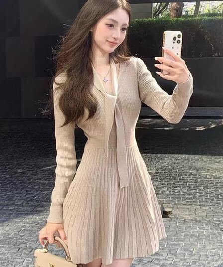 부드러운 바람 레이스업 V넥 니트 여성 드레스 가을 겨울 새로운 품격 몸매 가꾸기 슬림해 보이는 타이트 스커트 인사이드 가져 가라. 짧은 치마