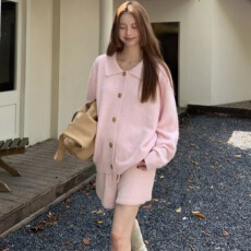 批发韩系复古单排扣针织毛衣开衫女秋冬款懒慵软糯休闲短裤粉色两件套